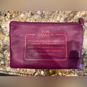 Coach pouch magenta